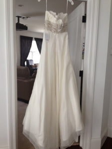 Monique Lhuillier 'Bliss' 0902 Wedding Dress - Monique Lhuillier - Nearly Newlywed Bridal Boutique - 4
