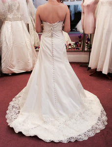 Monique Lhuillier Zuzanna Strapless Wedding Dress - Monique Lhuillier - Nearly Newlywed Bridal Boutique - 5