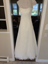 Load image into Gallery viewer, Monique Lhuillier &#39;Bliss&#39; - Monique Lhuillier - Nearly Newlywed Bridal Boutique - 1

