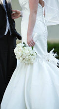Load image into Gallery viewer, Simone Carvalli &#39;90007&#39; - Simone Carvalli - Nearly Newlywed Bridal Boutique - 2
