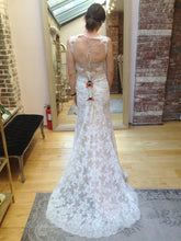Load image into Gallery viewer, Watters &#39;Ashland&#39; size 6 new wedding dress back view on bride
