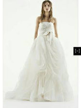 Load image into Gallery viewer, Vera Wang White &#39;Tossed Tulle&#39; - Vera Wang White - Nearly Newlywed Bridal Boutique - 3
