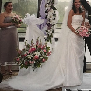 Pronovias 'Semilla' size 2 used wedding dress side view on bride