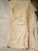 Load image into Gallery viewer, Pronovias &#39;Semilla&#39; size 2 used wedding dress in box
