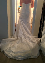 Load image into Gallery viewer, Pronovias &#39;Torino&#39; size 16 sample wedding dress back view on bride
