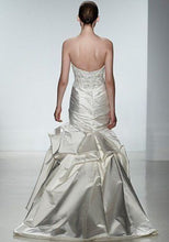 Load image into Gallery viewer, Kenneth Pool &#39;Emilia K434&#39; size 4 used wedding dress back view on model
