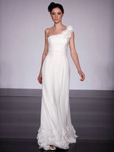Load image into Gallery viewer, Melissa Sweet &#39;Mallorca&#39; size 2 used wedding dress front view on model
