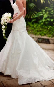 Melissa Sweet 'Mila' size 4 used wedding dress side view on bride