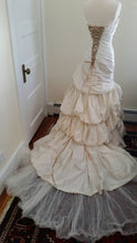 Load image into Gallery viewer, Pronovias &#39;Megan&#39; - Pronovias - Nearly Newlywed Bridal Boutique - 4
