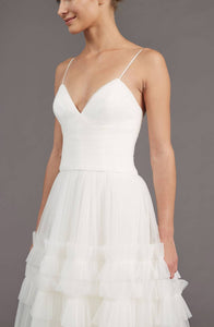 Amsale 'Saylor' size 4 used wedding dress side view on model