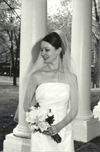 Load image into Gallery viewer, Palazzo &#39;Classic&#39; size 6 used wedding dress front view close up on bride
