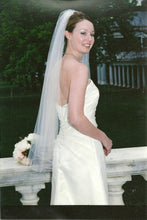 Load image into Gallery viewer, Palazzo &#39;Classic&#39; size 6 used wedding dress side view on bride
