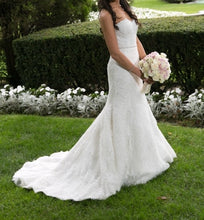 Load image into Gallery viewer, Monique Lhuillier &#39;Perfection&#39; size 4 used wedding dress side view on bride

