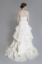 Load image into Gallery viewer, Monique Lhuillier &#39;Yelena&#39; Silk Dress - Monique Lhuillier - Nearly Newlywed Bridal Boutique - 4
