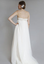 Load image into Gallery viewer, Amsale &#39;Juliette&#39; Ivory Tulle Gown - Amsale - Nearly Newlywed Bridal Boutique - 3
