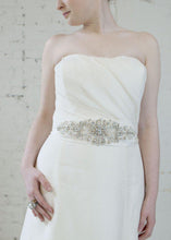 Load image into Gallery viewer, Amsale &#39;Harlow&#39; Ivory Organza Gown - Amsale - Nearly Newlywed Bridal Boutique - 3

