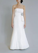 Load image into Gallery viewer, Amsale &#39;Audrey&#39; Strapless Silk Wedding Dress - Amsale - Nearly Newlywed Bridal Boutique - 4

