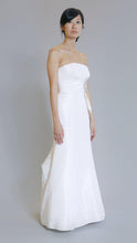 Load image into Gallery viewer, Amsale &#39;Audrey&#39; Strapless Silk Wedding Dress - Amsale - Nearly Newlywed Bridal Boutique - 5
