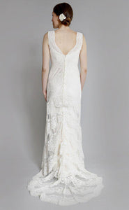 Elizabeth Fillmore 'Sophia' Ivory Chantilly Lace Wedding Dress - Elizabeth Fillmore - Nearly Newlywed Bridal Boutique - 3