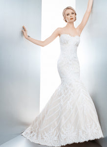 Matthew Christopher 'Sophia' size 6 new wedding dress front view on model