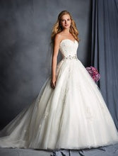 Load image into Gallery viewer, Alfred Angelo &#39;2492&#39; size 4 used wedding dress front view on model
