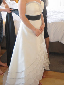 BHLDN Ivory Tiered Tulip Wedding Dress - BHLDN - Nearly Newlywed Bridal Boutique - 3