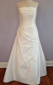 Augusta Jones 'Anushka' size 4 used wedding dress front view on mannequin