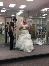Load image into Gallery viewer, Vera Wang White &#39;Organza&#39; size 10 new wedding dress front view on bride
