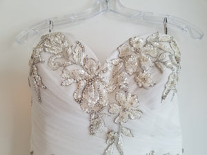 Enzoani 'Gretchen' size 4 new wedding dress front view close up on hanger