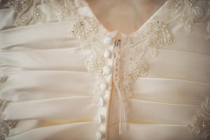 David Tutera for Mon Cheri 'Classic' size 4 used wedding dress back view close up