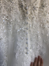 Load image into Gallery viewer, Stella York &#39;6347&#39; size 4 new wedding dress close up of fabric
