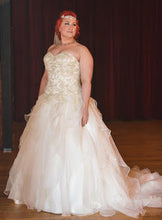 Load image into Gallery viewer, Alfred Angelo &#39;899&#39; size 18 used wedding dress front view on bride
