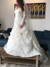Load image into Gallery viewer, Atelier Aimee &#39;Alta Moda Saposa&#39; size 0 new wedding dress front view on bride
