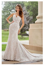 Load image into Gallery viewer, Mon Cherie &#39;Cabaletta&#39; size 4 used wedding dress front view on model
