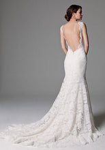 Load image into Gallery viewer, Watters &#39;Somerset&#39; size 0 used wedding dress back view on model
