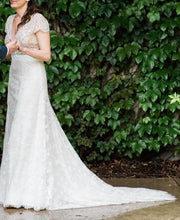 Load image into Gallery viewer, Carolina Herrera &#39;Claudette&#39; size 10 used wedding dress side view on bride
