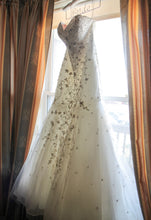 Load image into Gallery viewer, Mori Lee &#39;2790&#39; size 8 used wedding dress front view on hanger
