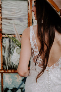 Watters 'Corella Willowby' size 2 used wedding dress back view close up