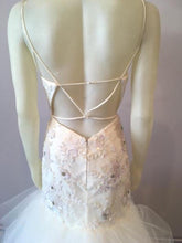 Load image into Gallery viewer, Hayley Paige &#39;Honor&#39; size 6 new wedding dress back view on mannequin
