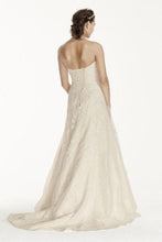 Load image into Gallery viewer, David&#39;s Bridal &#39;Jewel WG3755&#39; size 00 used wedding dress back view on model
