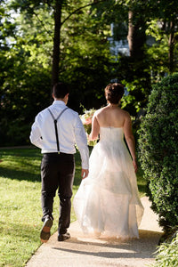 Oscar de la Renta '44E07' size 4 sample wedding dress back view on bride
