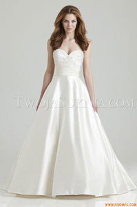 Allure 'P951' size 6 used wedding dress front view on model