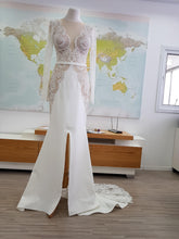 Load image into Gallery viewer, Lian Rokman &#39;Sea Shells&#39; size 4 used wedding dress front view on mannequin
