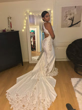 Load image into Gallery viewer, Pnina Tornai &#39;4457&#39; size 6 sample wedding dress side view on bride
