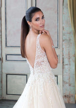 Load image into Gallery viewer, Justin Alexander &#39;9795&#39; size 4 used wedding dress back view close up
