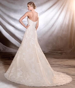 Pronovias 'Onia' size 6 new wedding dress back view on model
