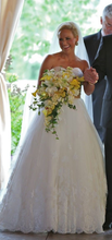 Load image into Gallery viewer, Martina Liana &#39;437&#39; size 6 used wedding dress front view on bride
