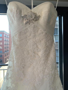 Pronovias 'Basauri' size 6 new wedding dress front view on hanger