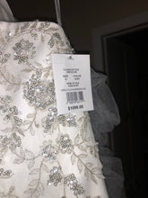 Load image into Gallery viewer, Davids Bridal &#39;Strapless Tulle&#39; size 12 new wedding dress view of beading
