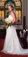 Load image into Gallery viewer, David&#39;s Bridal &#39;Beaded&#39; size 0 used wedding dress side view on bride
